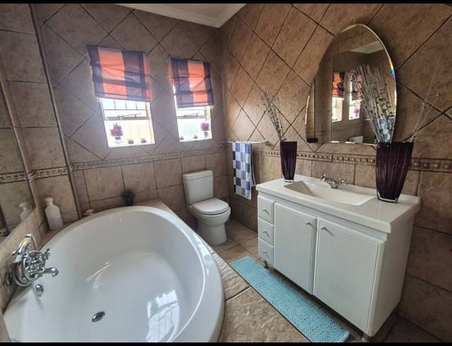 3 BEDROOM TOWNHOUSE FOR SALE IN ARCON PARK
